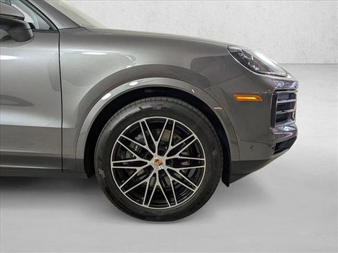 Certified 2025 Porsche Cayenne image 11