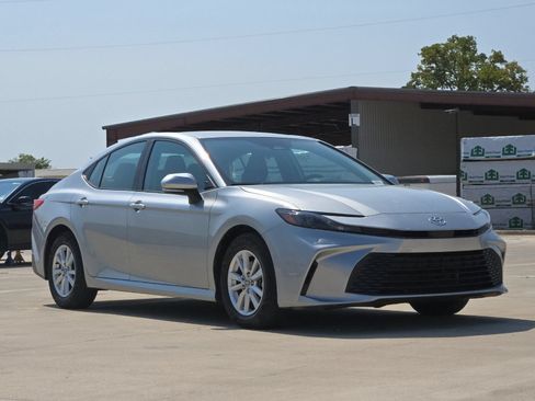 Used 2025 Toyota Camry LE FWD image 7