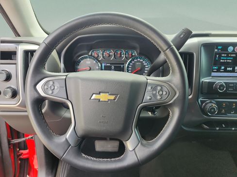 Used 2018 Chevrolet Silverado 1500 LT AWD/4WD image 11