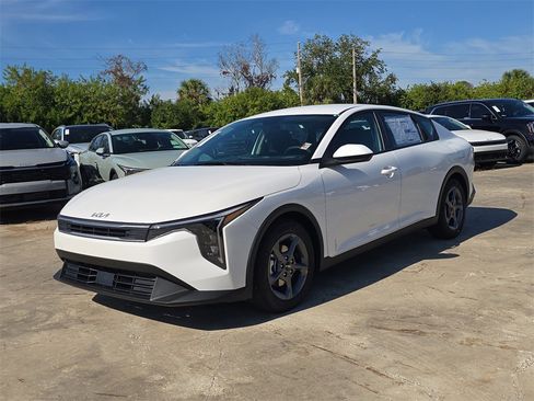 New 2025 Kia K4 LXS image 4
