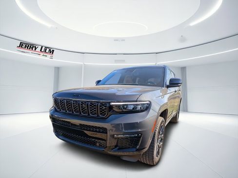 New 2025 Jeep Grand Cherokee L Summit w/ Advanced Protech Group IV image 6