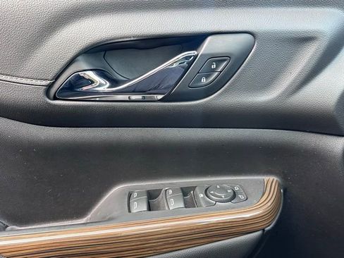 Used 2023 GMC Acadia SLE w/ Driver Convenience Package image 24