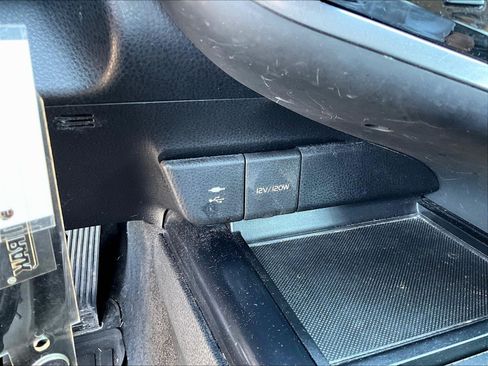Used 2018 Toyota Camry SE w/ Moonroof Package FWD image 16