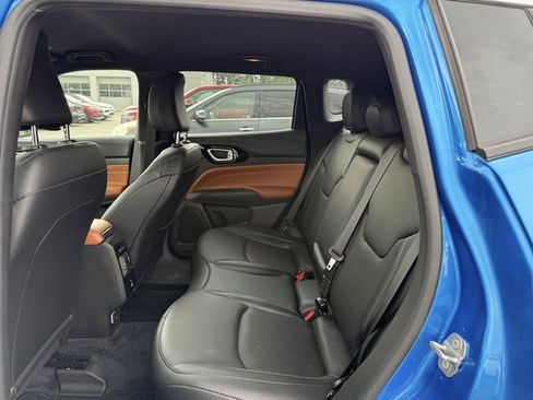 Certified 2025 Jeep Compass Limited w/ Elite Group AWD/4WD image 10