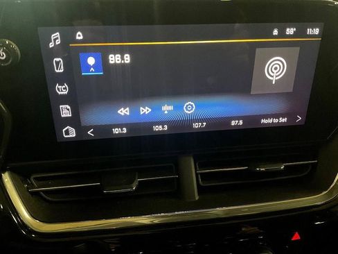 Used 2024 Chevrolet Trax ACTIV w/ Sunroof Package image 19