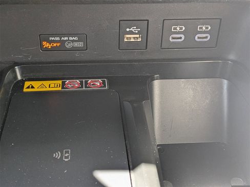 Used 2025 Toyota Camry SE image 23