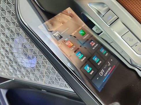 Used 2023 BMW i7 xDrive60 image 30