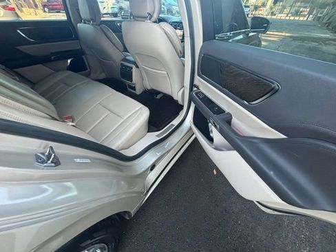 Used 2017 Lincoln Continental Premiere image 15