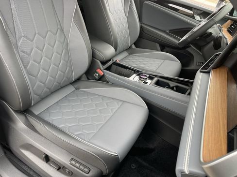 New 2026 Volkswagen Tiguan SEL R-Line AWD/4WD image 7