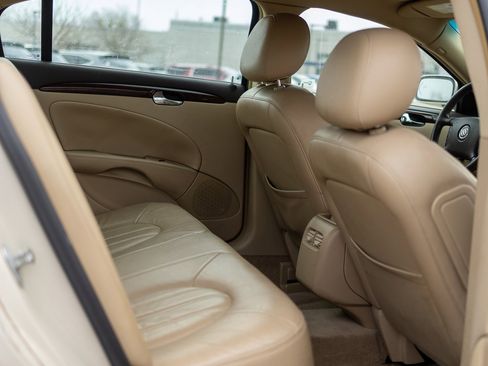 Used 2011 Buick Lucerne CXL image 26