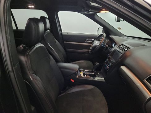 Used 2018 Ford Explorer XLT w/ Equipment Group 202A AWD/4WD image 21