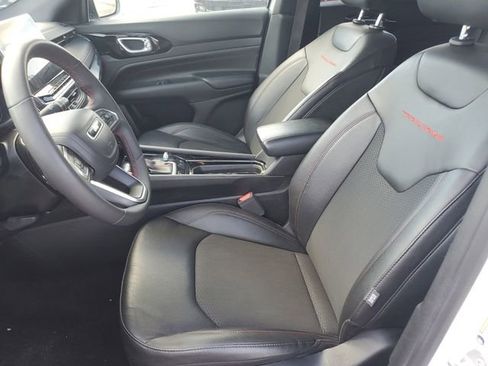 Used 2025 Jeep Compass Trailhawk AWD/4WD image 24
