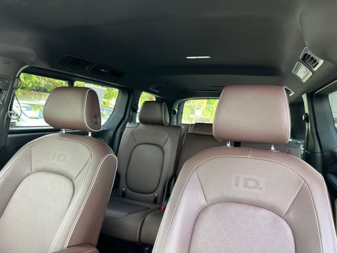 Used 2025 Volkswagen ID. Buzz Pro S RWD image 30