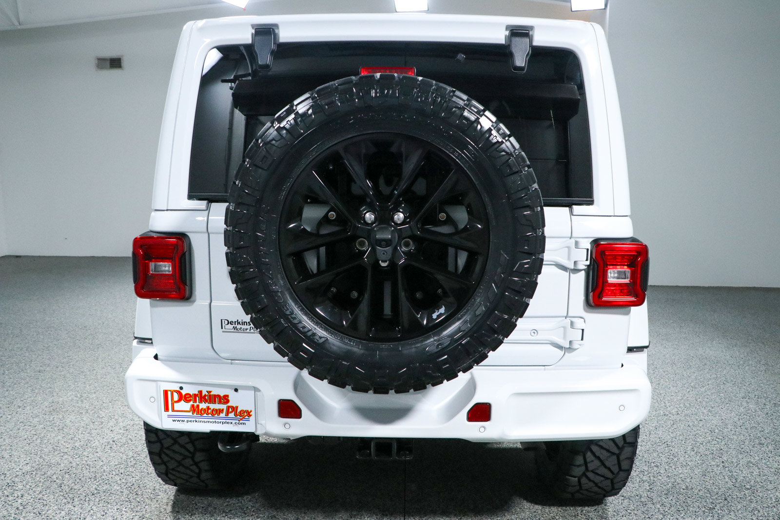 Used 2023 Jeep Wrangler Unlimited Sahara AWD/4WD image 8