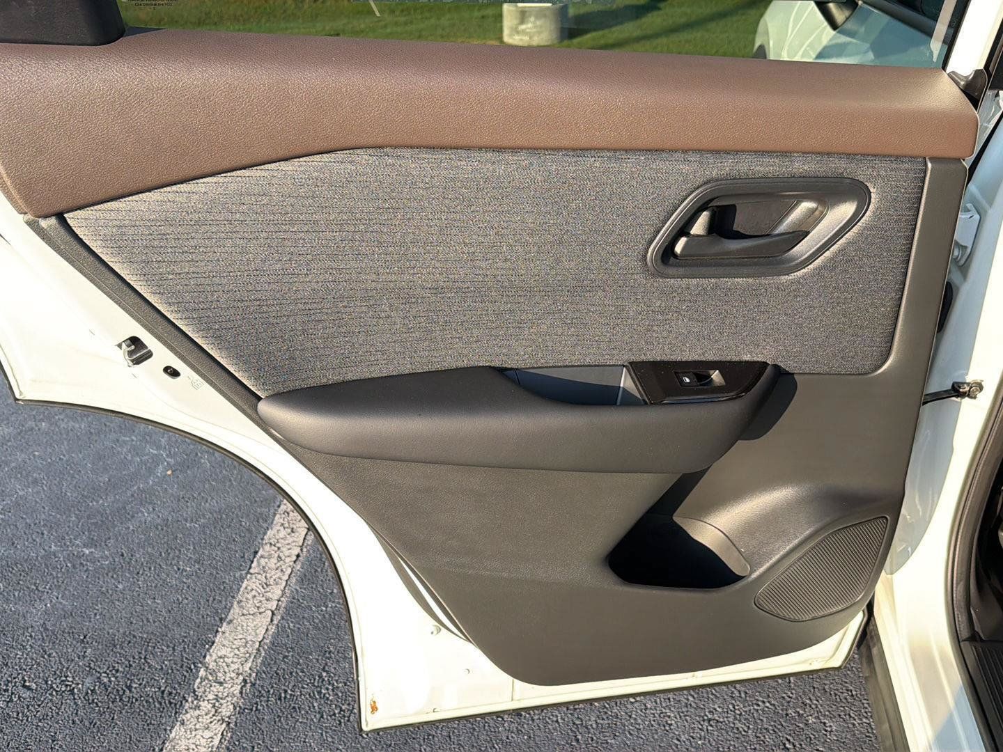 Used 2023 Nissan Rogue S FWD image 17