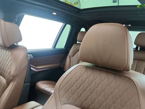 Used 2025 BMW X7 M60i image 38