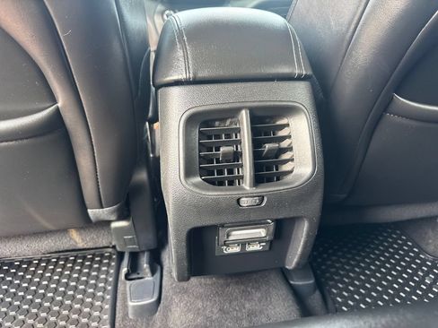 Used 2019 Jeep Cherokee Latitude Plus w/ Cold Weather Group AWD/4WD image 22