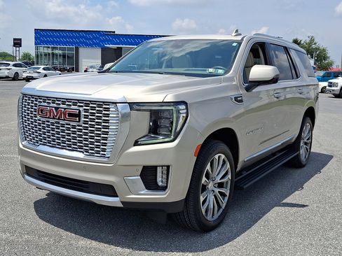 Used 2023 GMC Yukon Denali w/ LPO, Floor Liner Package AWD/4WD image 3