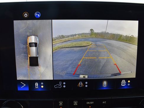 Used 2024 Chevrolet Colorado Trail Boss w/ Technology Package image 21