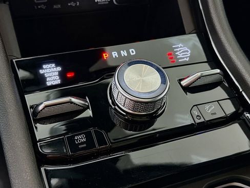 Used 2022 Jeep Grand Cherokee Summit AWD/4WD image 11