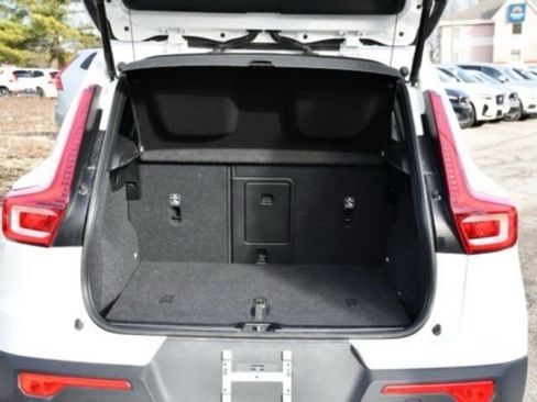 Certified 2025 Volvo XC40 B5 Plus image 24