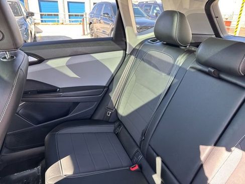 Used 2022 Volkswagen Taos SE w/ Panoramic Sunroof Package image 22