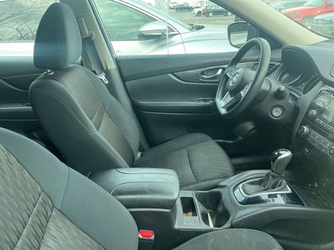 Used 2017 Nissan Rogue S image 6
