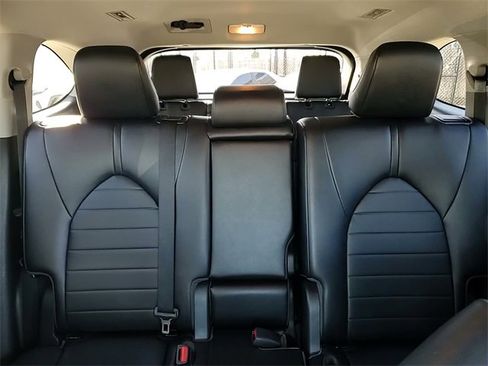 Used 2023 Toyota Highlander XLE image 22