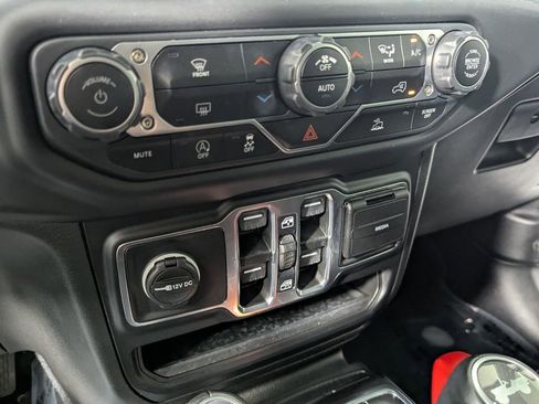 Used 2023 Jeep Wrangler Unlimited Sahara w/ LED Lighting Group AWD/4WD image 23