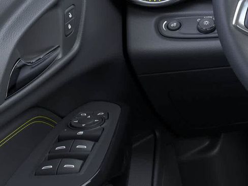 New 2026 Chevrolet Trax LT w/ LT Convenience Package FWD image 22
