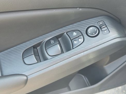 Certified 2025 Nissan Altima 2.5 S FWD image 9