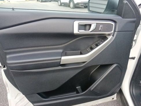 Used 2021 Ford Explorer XLT w/ Equipment Group 202A image 11