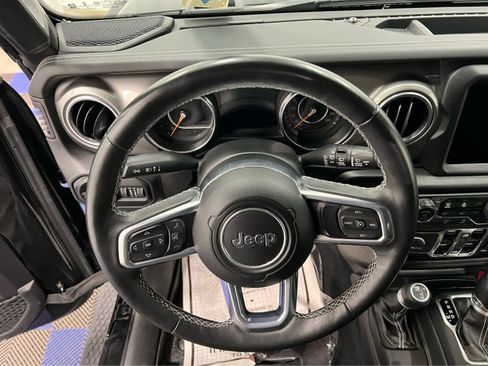 Used 2022 Jeep Wrangler Unlimited Sahara w/ Cold Weather Group image 18