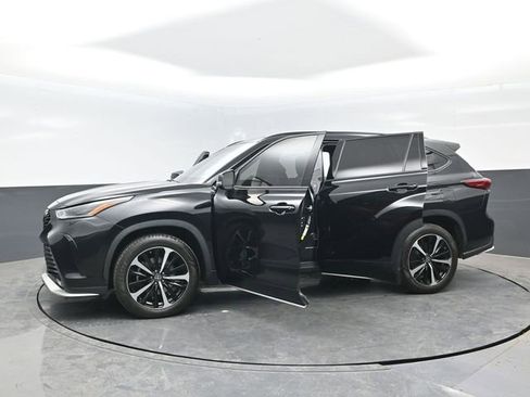 Used 2022 Toyota Highlander XSE image 30