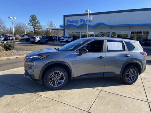 Used 2023 Nissan Rogue S image 5