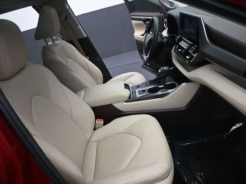 Used 2020 Toyota Highlander Limited FWD image 13