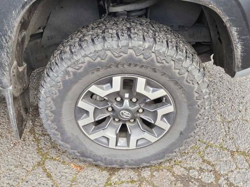 Used 2019 Toyota Tacoma TRD Off-Road image 9