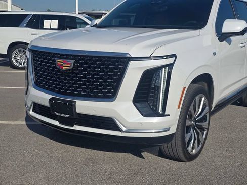 Used 2026 Cadillac Escalade Luxury w/ Touring Package AWD/4WD image 10