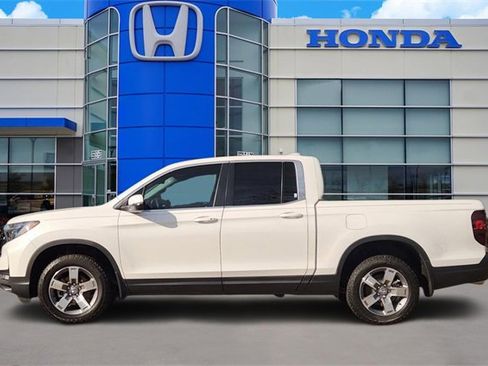 Certified 2025 Honda Ridgeline RTL image 3
