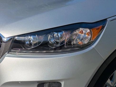 Used 2019 Kia Sorento FWD w/ LX Convenience Package image 9