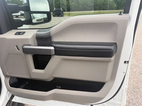 Used 2019 Ford F350 XLT w/ XLT Premium Package AWD/4WD image 42