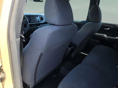 Used 2016 Toyota Tacoma TRD Sport image 22