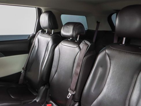 Used 2024 Kia Carnival LX image 24