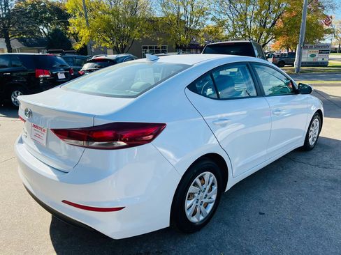Used 2017 Hyundai Elantra SE image 3