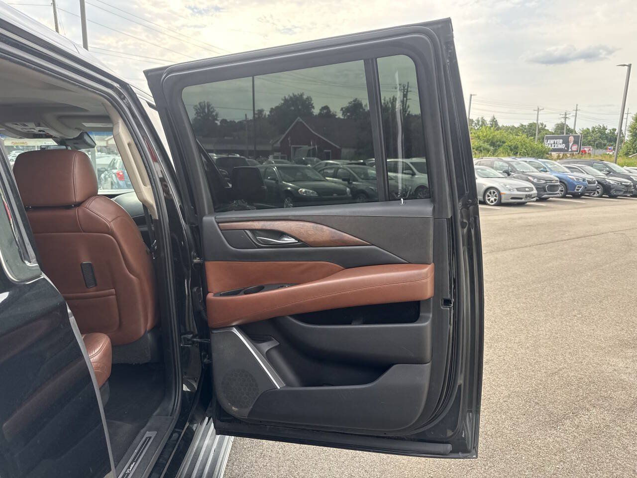 Used 2017 Cadillac Escalade ESV Luxury RWD image 18