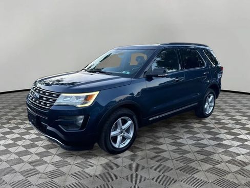 Used 2016 Ford Explorer XLT w/ Equipment Group 202A AWD/4WD image 2