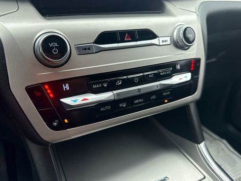 Used 2021 Ford Explorer XLT w/ Equipment Group 202A image 41