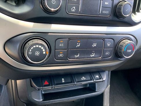 Used 2020 Chevrolet Colorado LT RWD image 32
