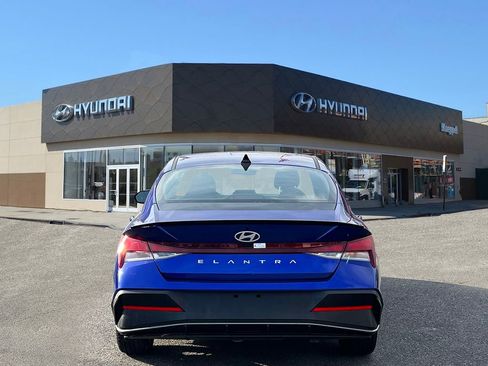 Used 2025 Hyundai Elantra Sport image 6
