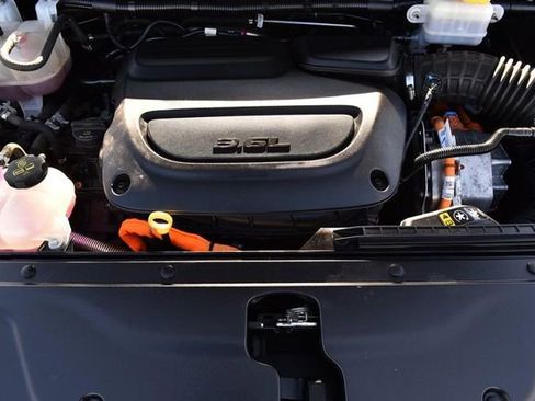 Used 2024 Chrysler Pacifica Select image 26